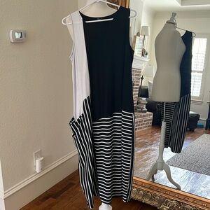 Shana Black & White Solid & Stripe
One Pocket Tank Dress Size: L